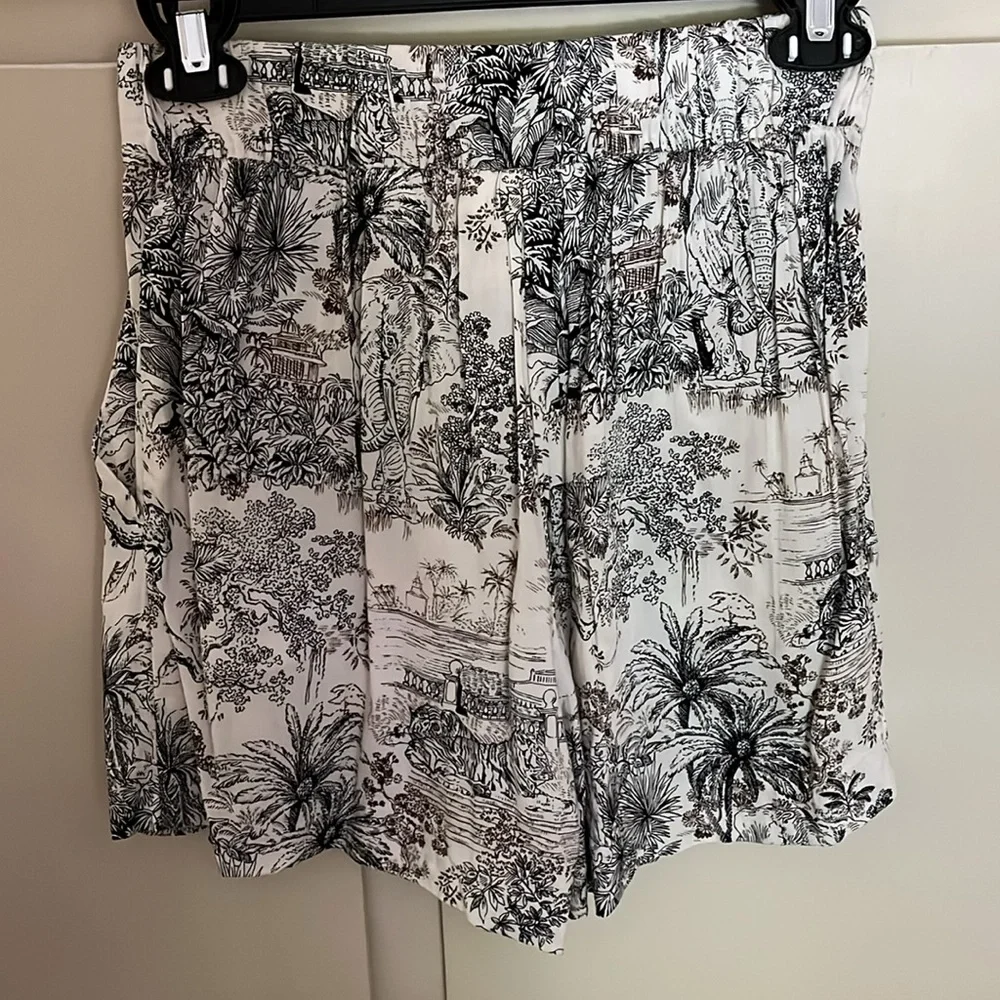 H & M shorts size 4 - Picture 4 of 5